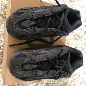 Yeezy boost 700 infant v2 black size 10 AUTHENTIC